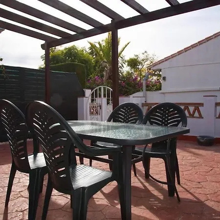 House W Shared Pool, Perfect For Small Families