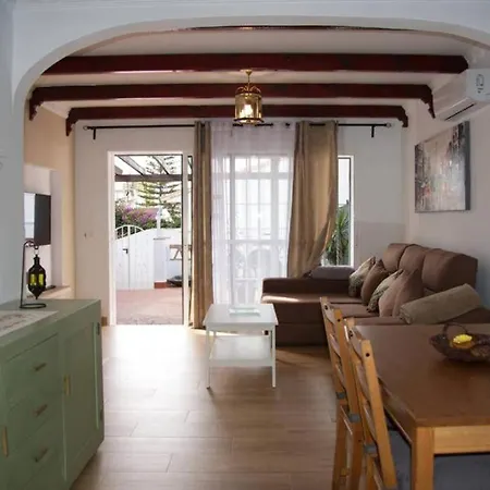 Apartmán House W Shared Pool, Perfect For Small Families *